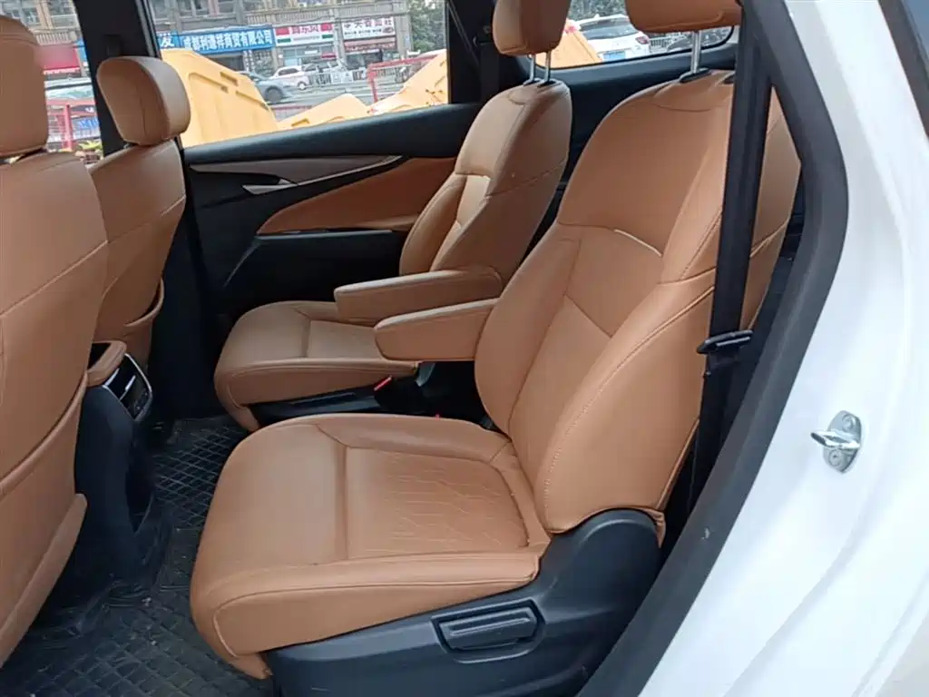 Maxus G50 PHEV 2025 — фото 17