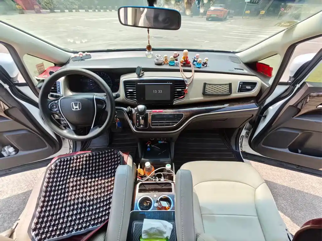 Honda Odyssey 2015 — фото 10