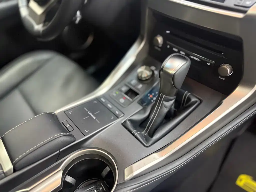 Lexus NX 2018 — фото 14
