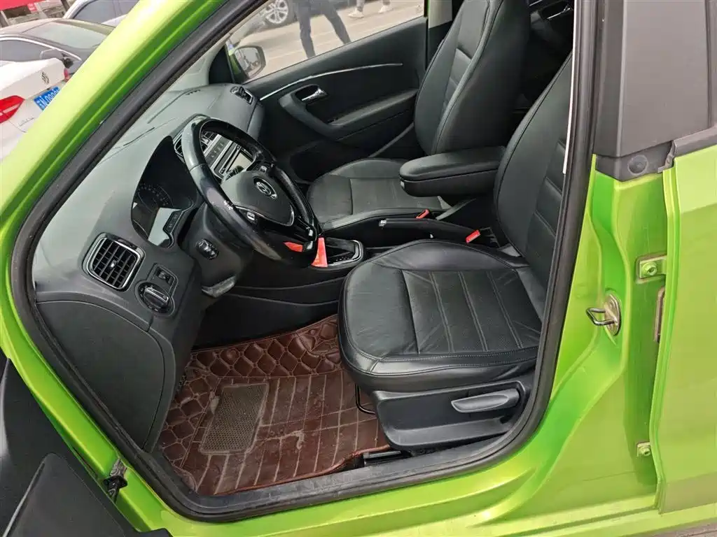 Volkswagen Polo 2015 — фото 11
