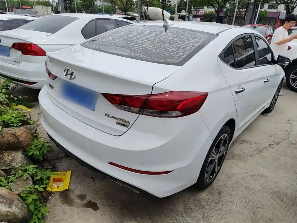 Hyundai Elantra 2019 — фото 7