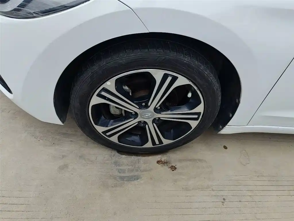 Hyundai Elantra 2019 — фото 23