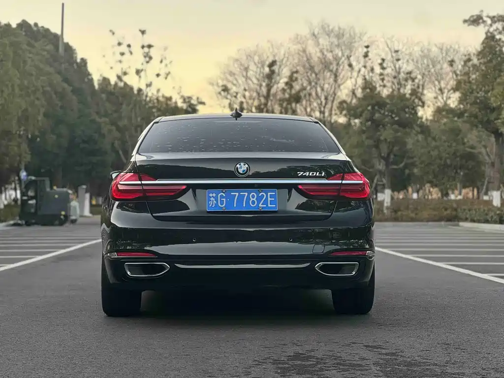 BMW 7 Series 2017 — фото 8