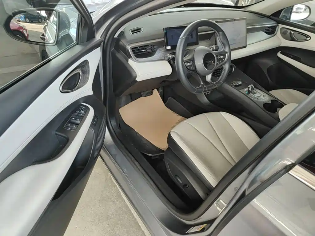 BYD Seal 05 DM-i 2025 — фото 16