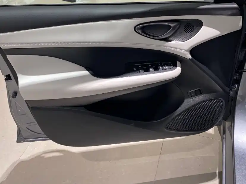 BYD Seal 05 DM-i 2025 — фото 8