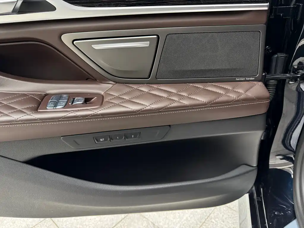 BMW 7 Series 2020 — фото 16