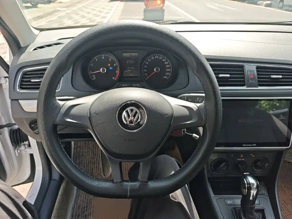Volkswagen Lavida 2018 — фото 11