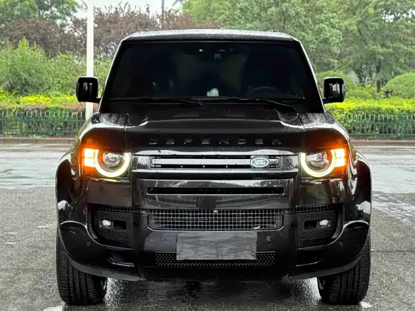 Land Rover Defender 2023