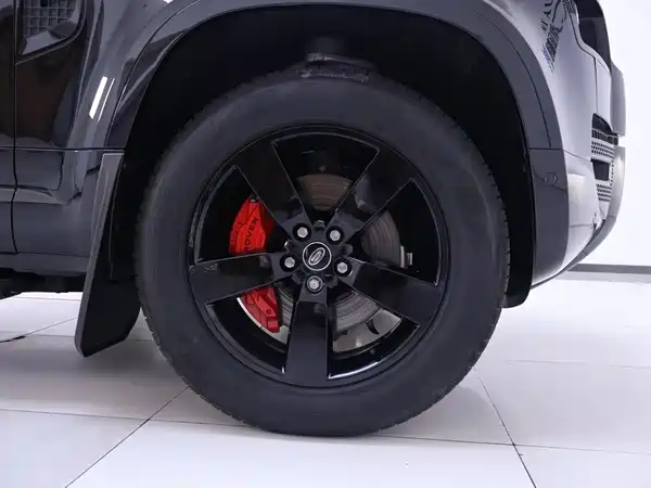 Land Rover Defender 2024