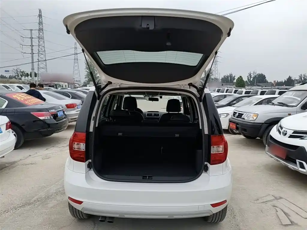 Skoda Yeti 2017 — фото 19