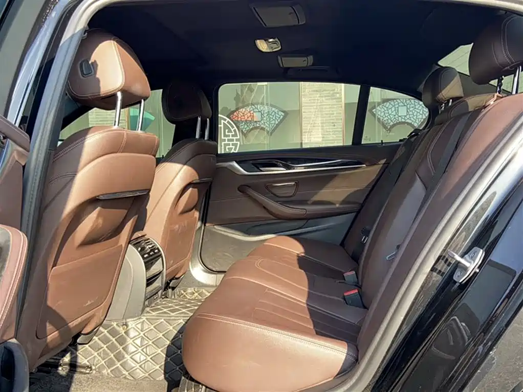 BMW 5 Series 2020 — фото 12