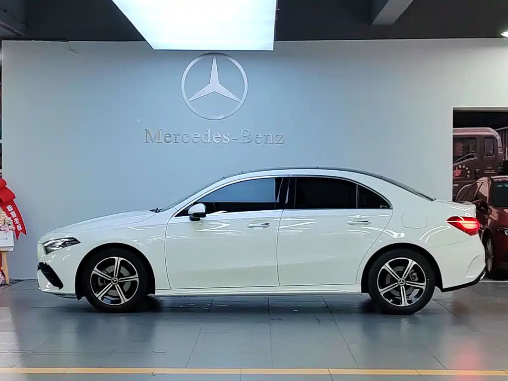 Mercedes-Benz A-Class 2023 — фото 3