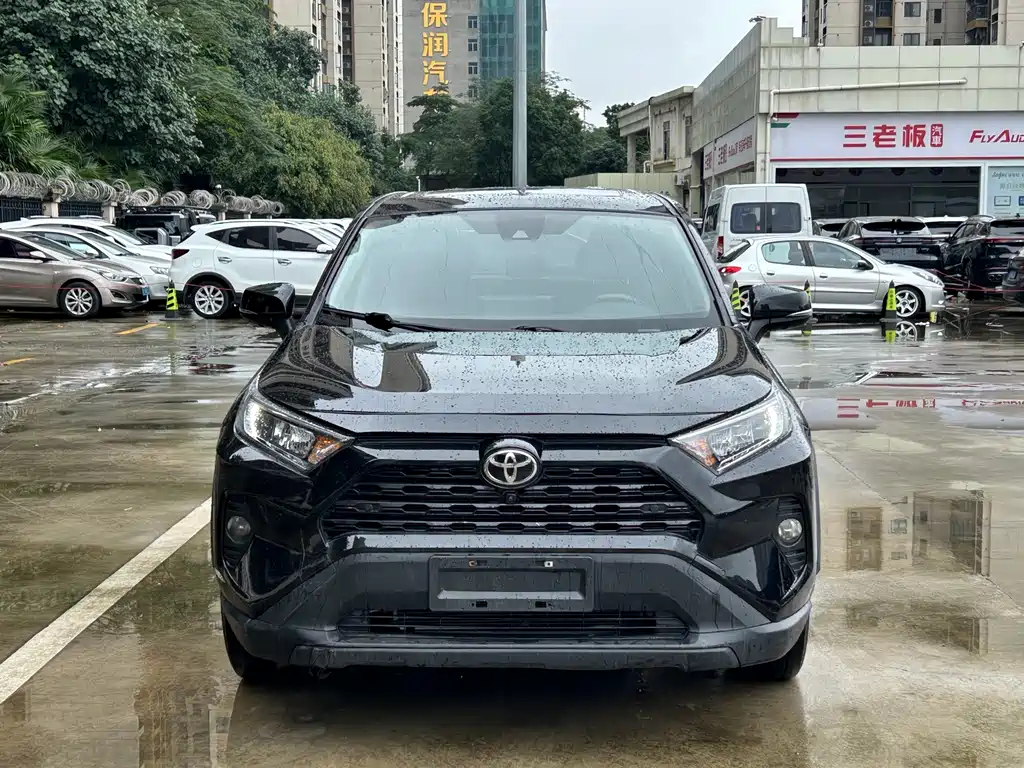 Toyota RAV4 2023 — фото 2