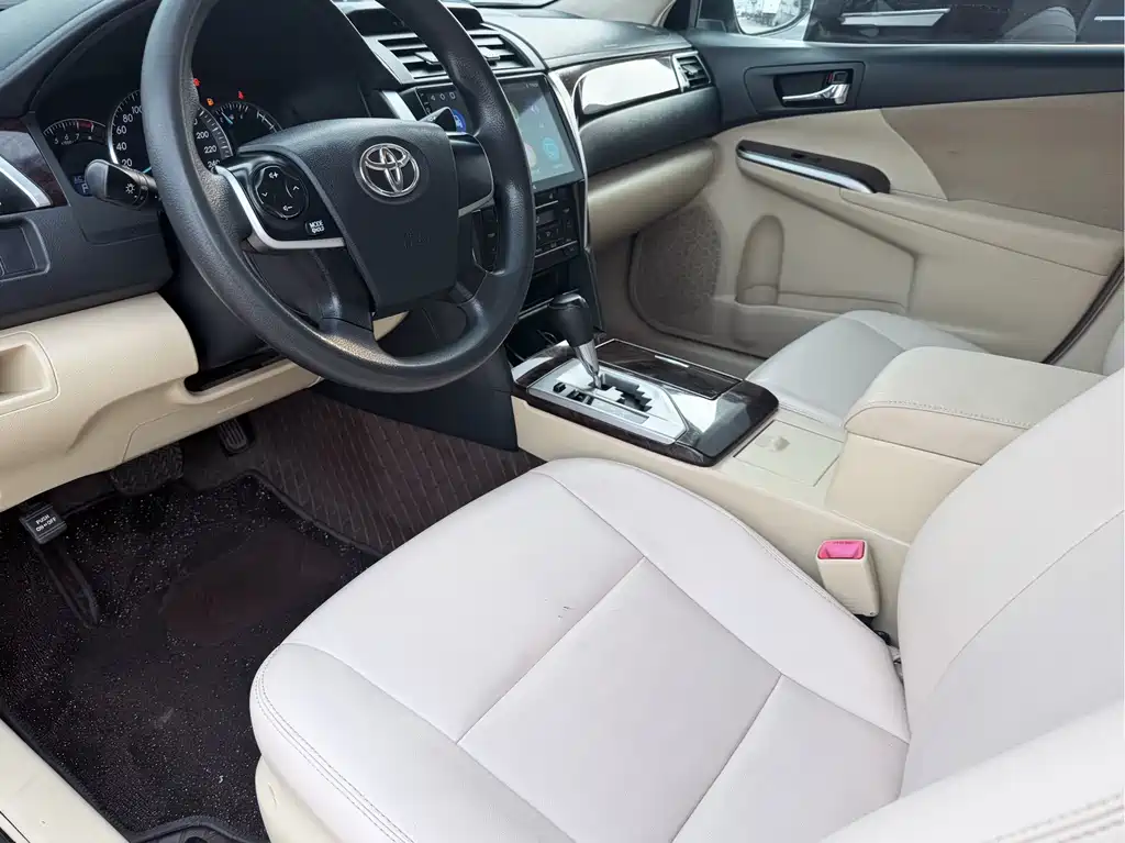 Toyota Camry 2016 — фото 6