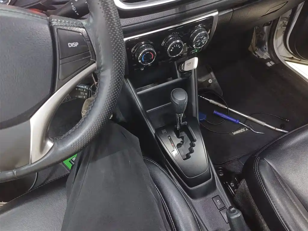 Toyota Yaris L 2022 — фото 12