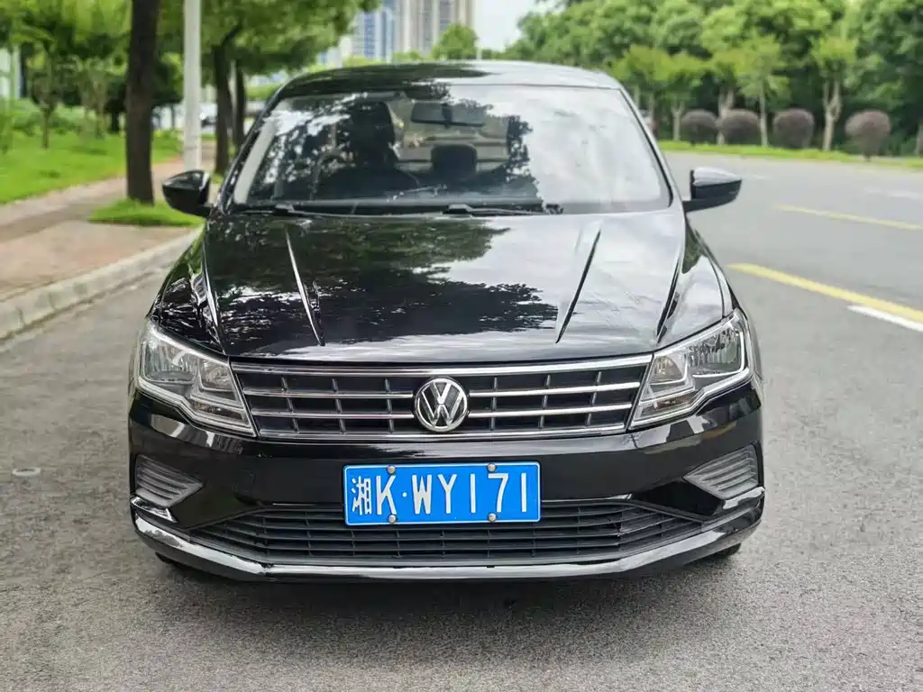 Volkswagen Jetta 2018 — фото 1