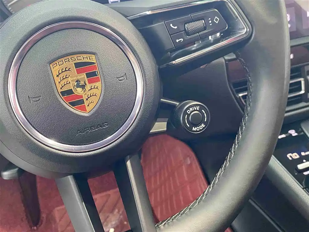 Porsche Macan 2023 — фото 19