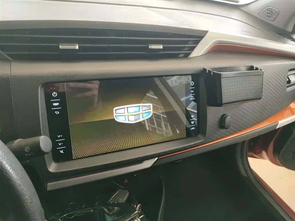 Geely Vision X1 2018 — фото 13