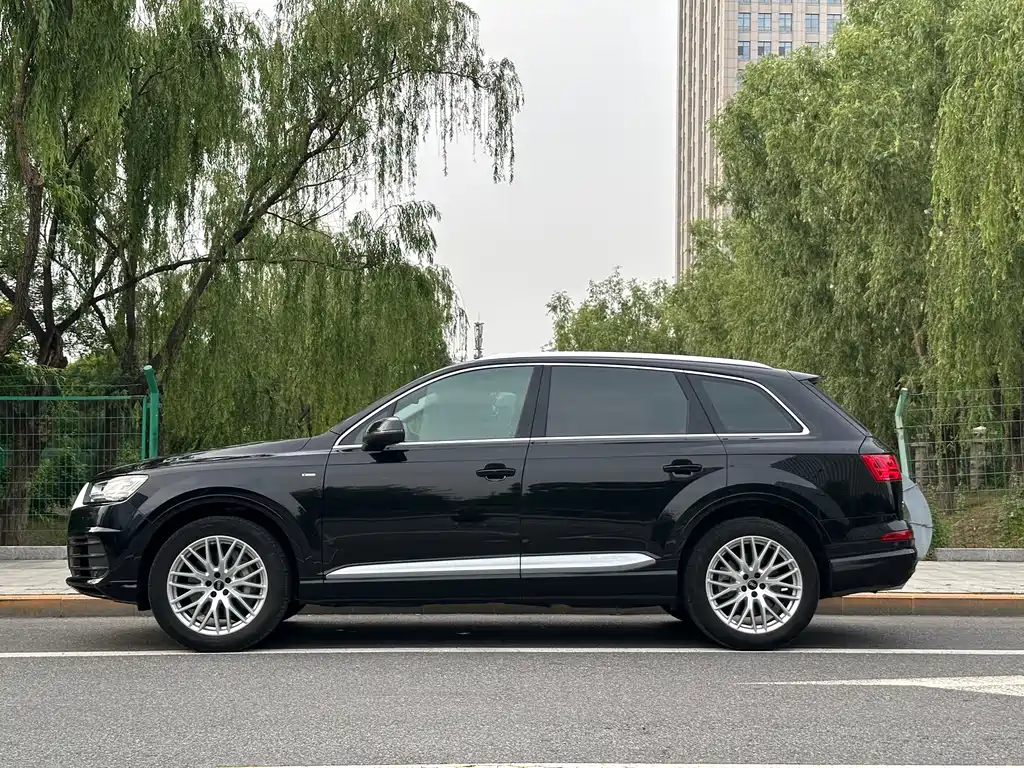 Audi Q7 2018 — фото 18