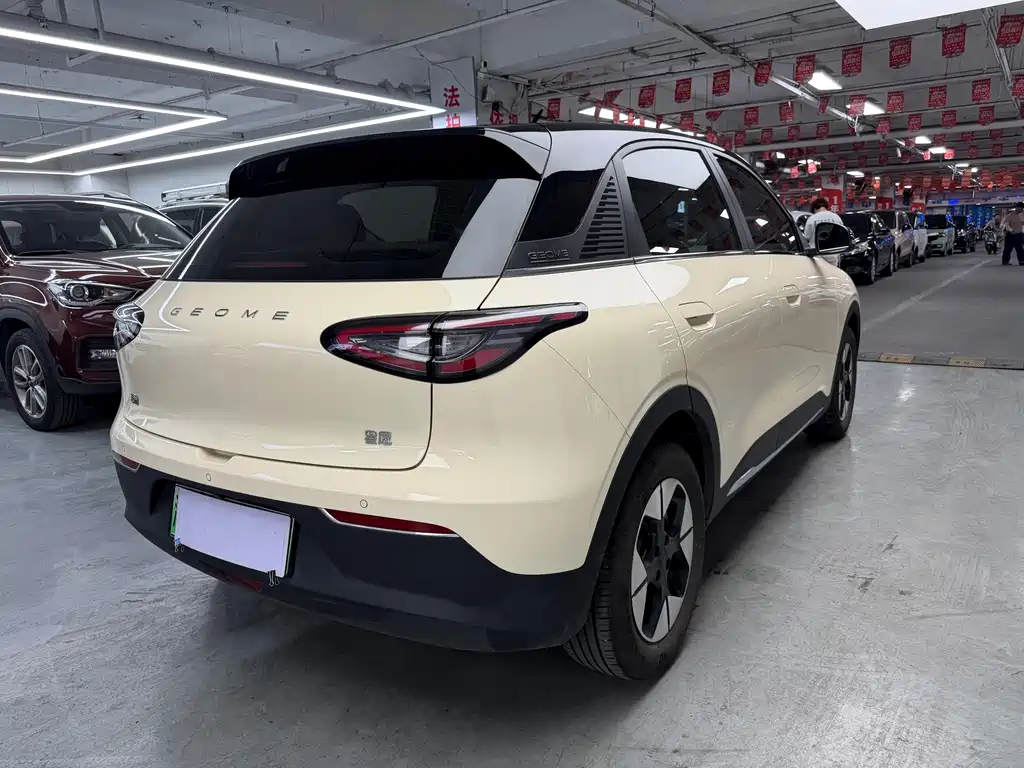 Geely Galaxy Starwish 2025 — фото 10