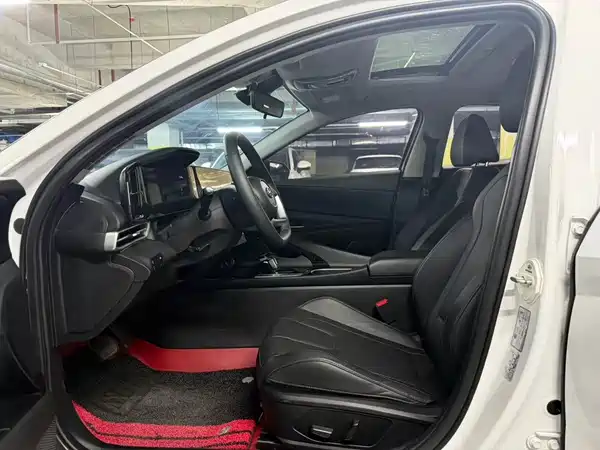 Hyundai Elantra 2022