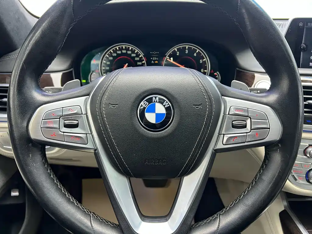 BMW 7 Series 2019 — фото 12