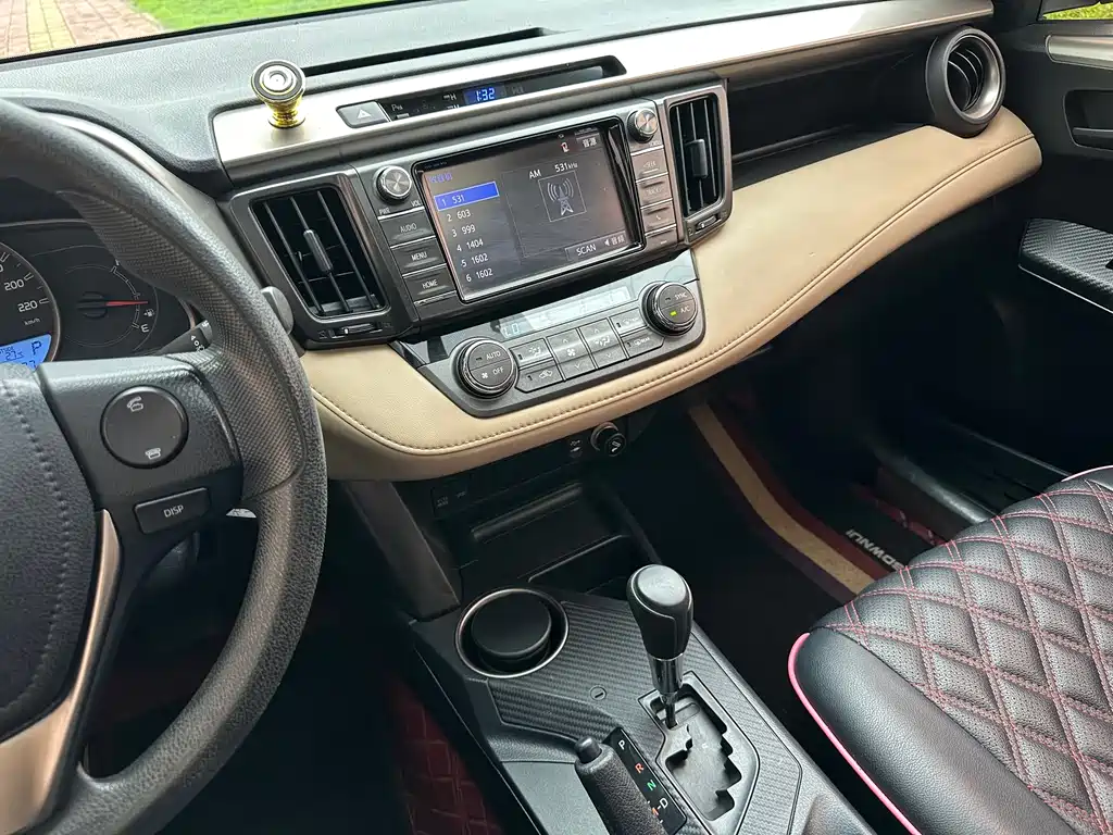 Toyota RAV4 2015 — фото 14