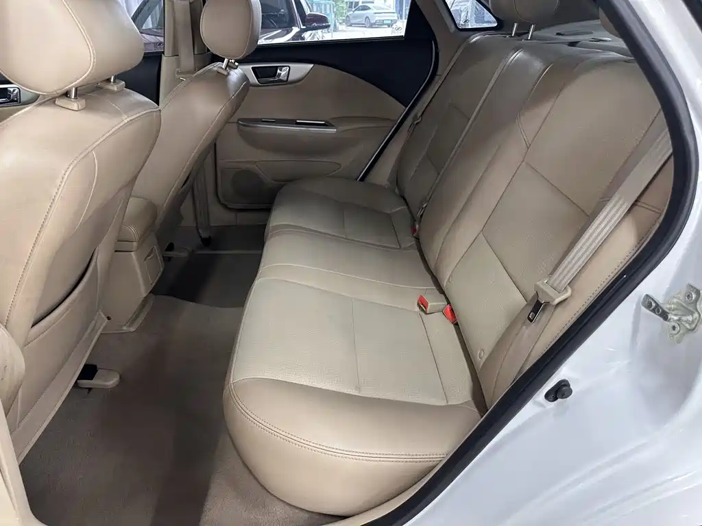 Buick Excelle 2015 — фото 15