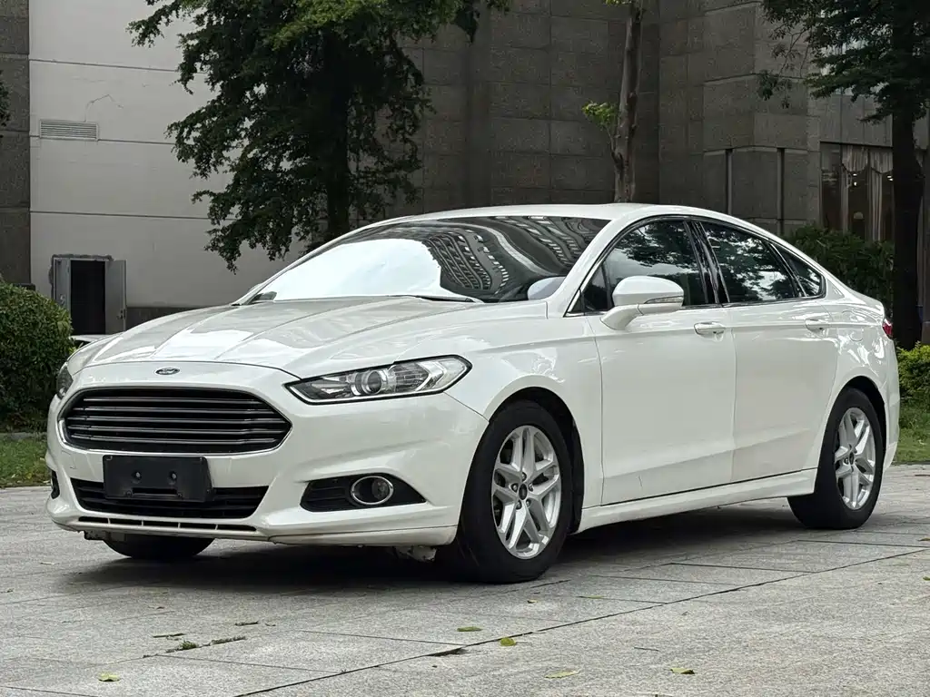 Ford Mondeo 2014 — фото 1