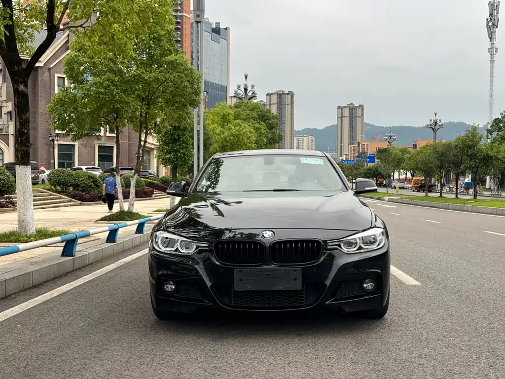 BMW 3 Series 2018 — фото 9