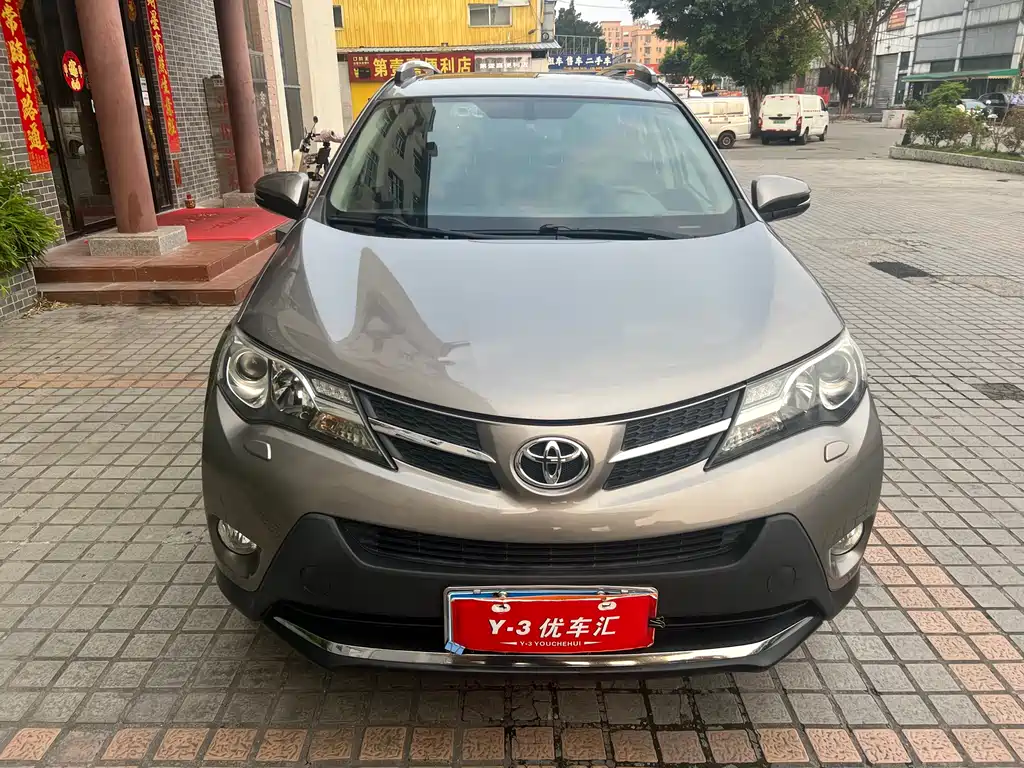Toyota RAV4 2015 — фото 2