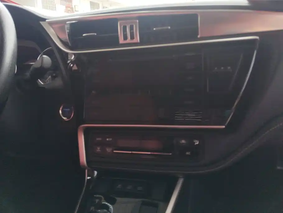 Toyota Corolla 2017 — фото 13