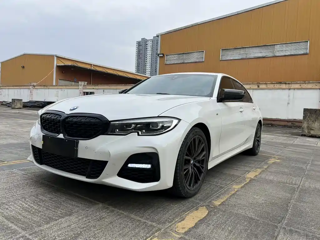 BMW 3 Series 2019 — фото 1