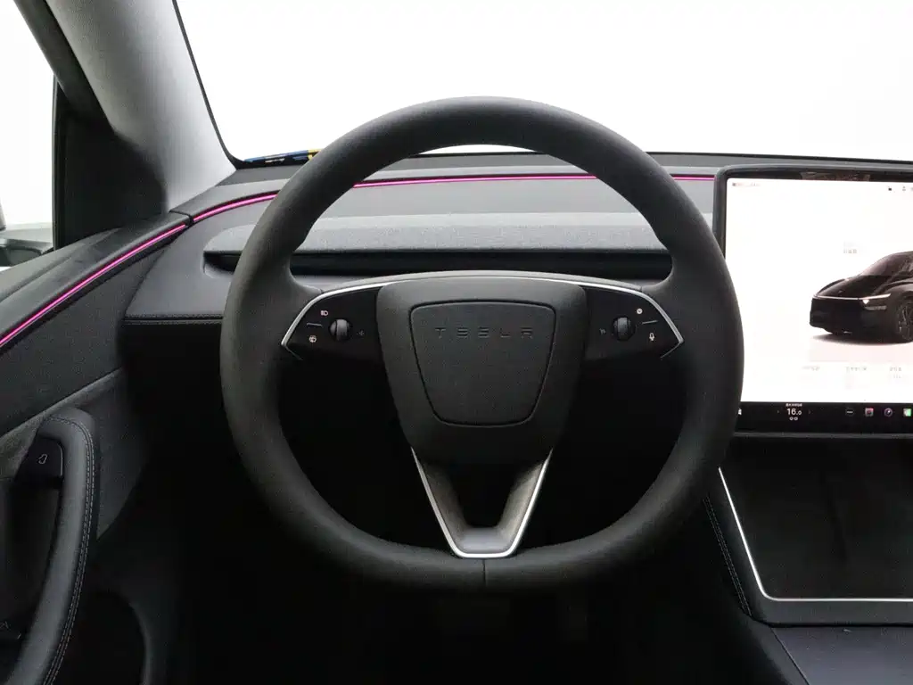 Tesla Model Y 2026 — фото 14