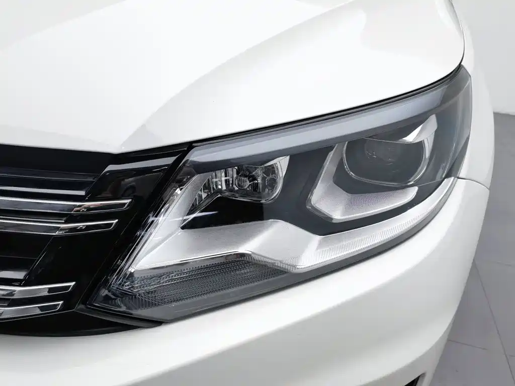 Volkswagen Tiguan 2015 — фото 7