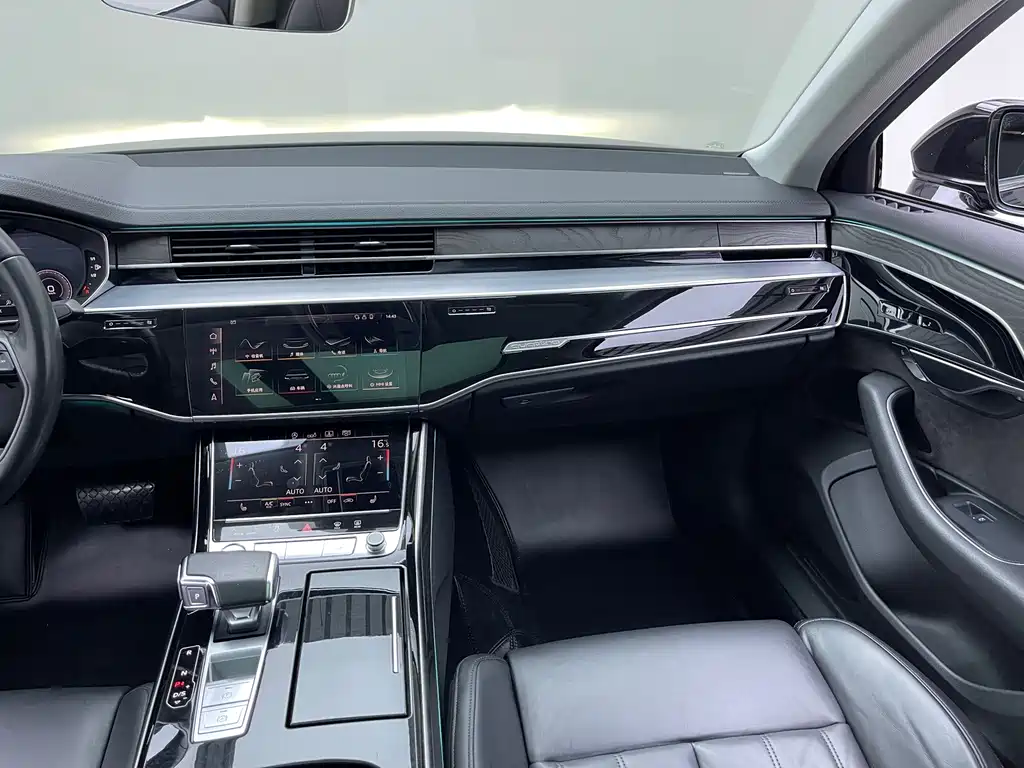 Audi A8 2020 — фото 5