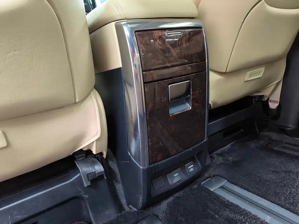 Toyota Alphard 2020 — фото 29