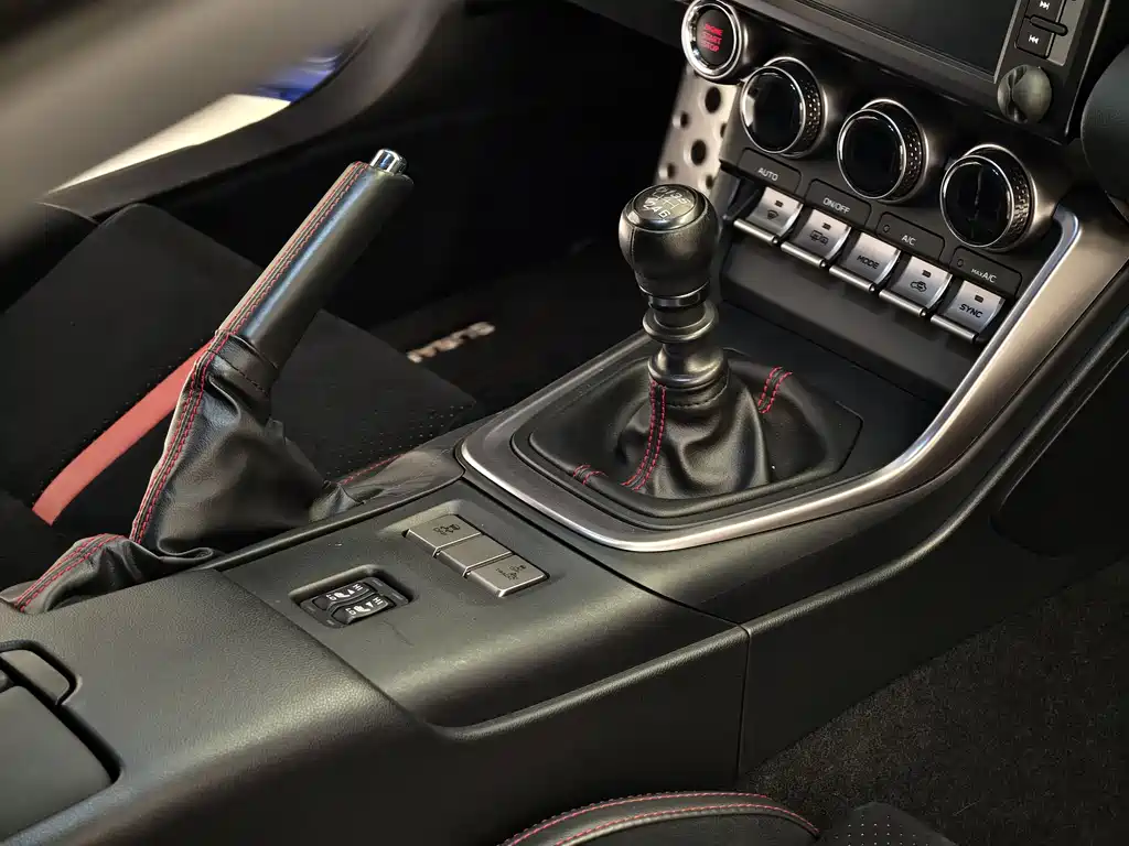 Subaru BRZ 2022 — фото 14