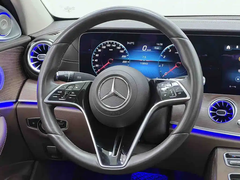 Mercedes-Benz E-Class 2021 — фото 21