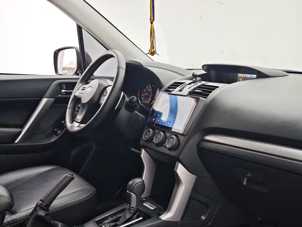 Subaru Forester 2015 — фото 11