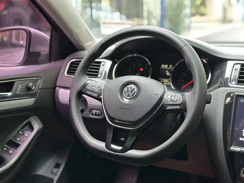 Volkswagen Sagitar 2017 — фото 11