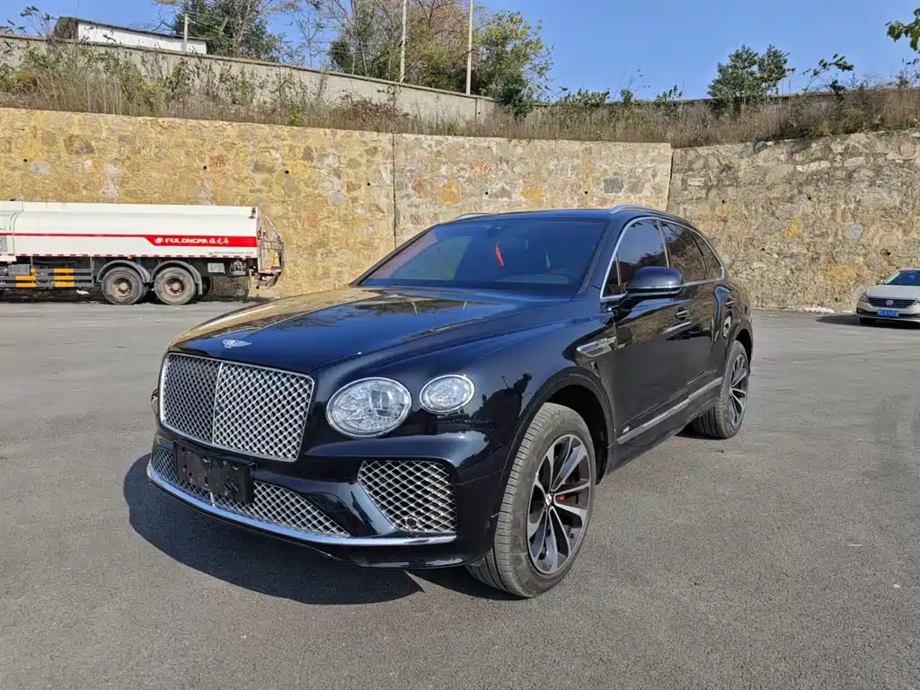 Bentley Bentayga 2022 — фото 1