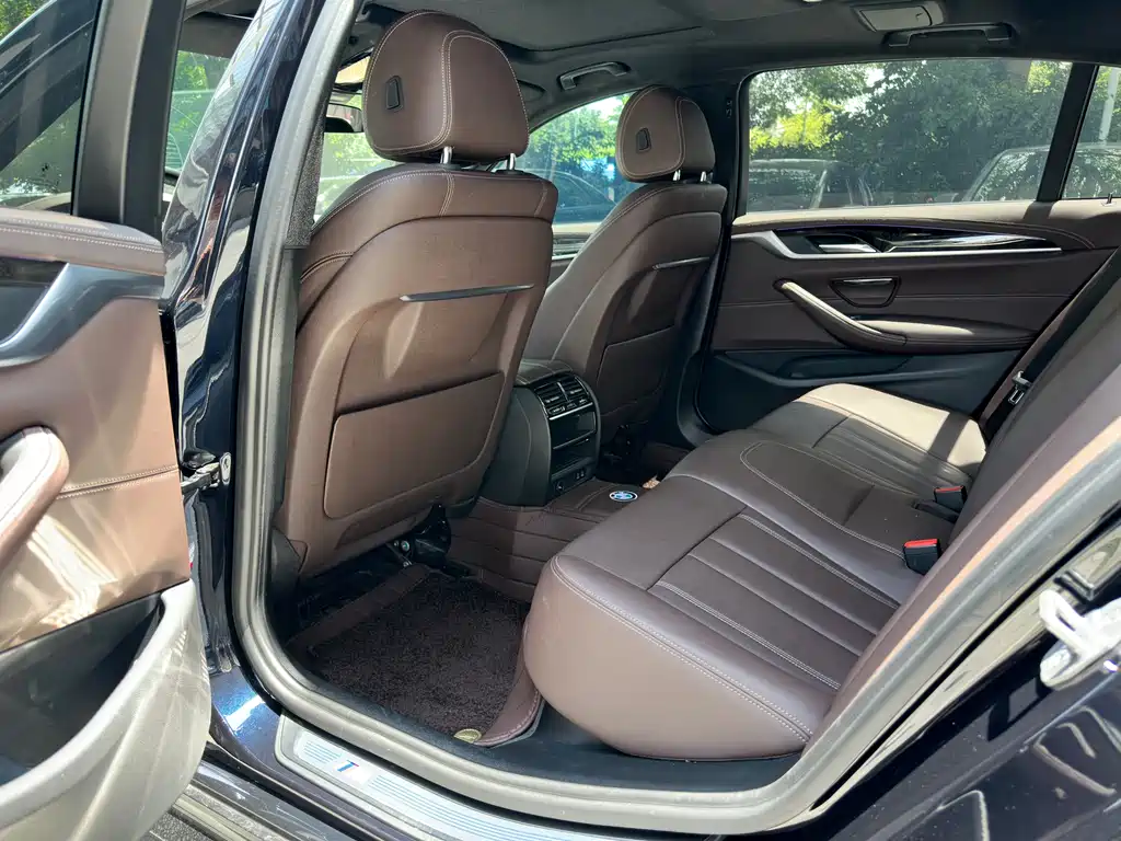 BMW 5 Series 2020 — фото 10