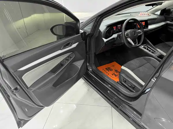 Volkswagen Golf 2023