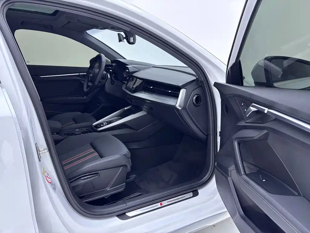Audi A3 2023 — фото 29