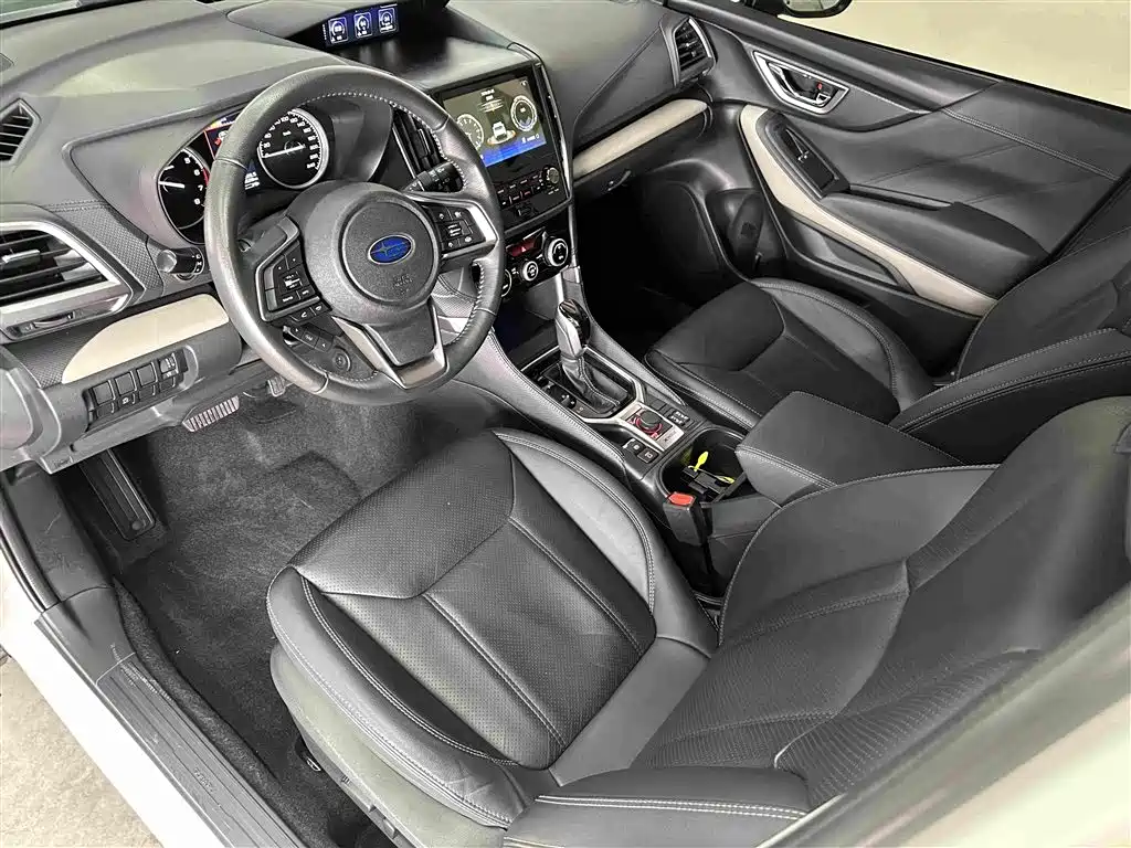 Subaru Forester 2023 — фото 10