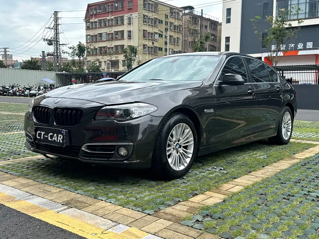 BMW 5 Series 2015 — фото 1