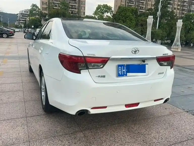 Toyota Reiz 2015