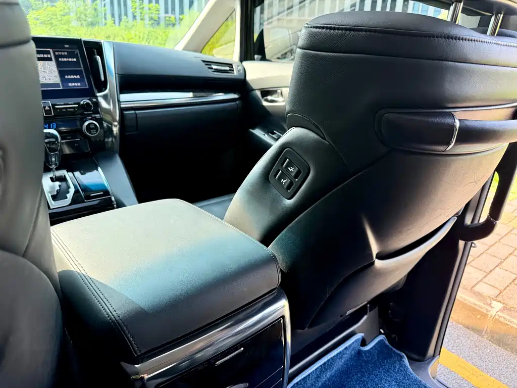 Toyota Vellfire 2022 — фото 16