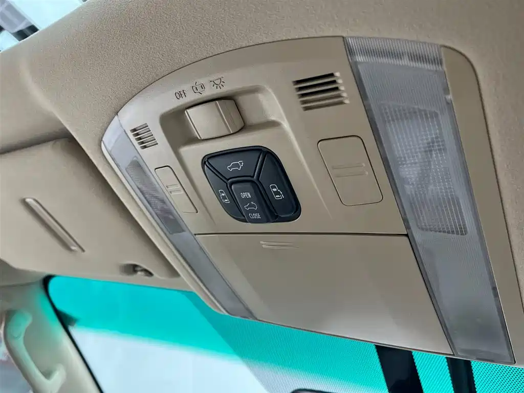 Toyota Alphard 2011 — фото 17